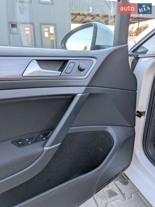 Хэтчбек Volkswagen e-Golf 2020 в Луцке