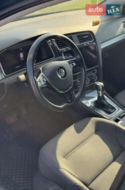 Хетчбек Volkswagen e-Golf 2017 в 