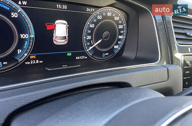 Хэтчбек Volkswagen e-Golf 2020 в 
