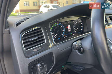 Хэтчбек Volkswagen e-Golf 2020 в 