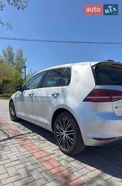 Хэтчбек Volkswagen e-Golf 2014 в 