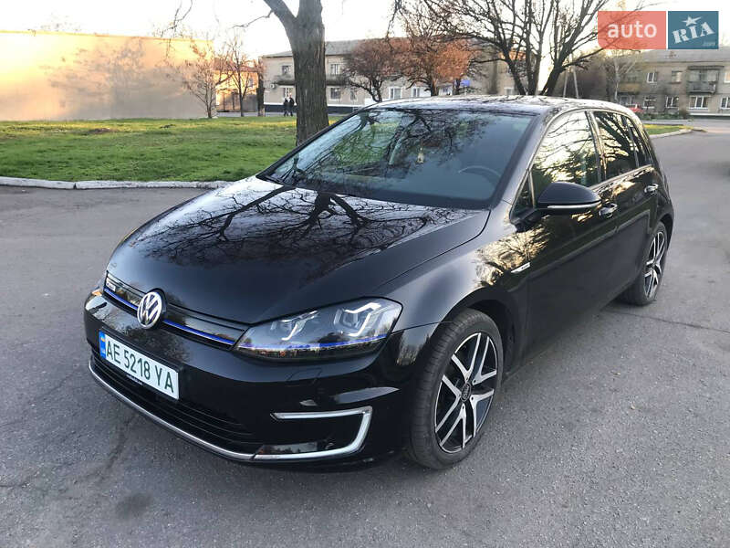 Хэтчбек Volkswagen e-Golf 2016 в 