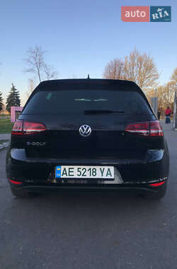 Хэтчбек Volkswagen e-Golf 2016 в 