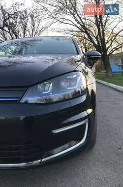 Хэтчбек Volkswagen e-Golf 2016 в 