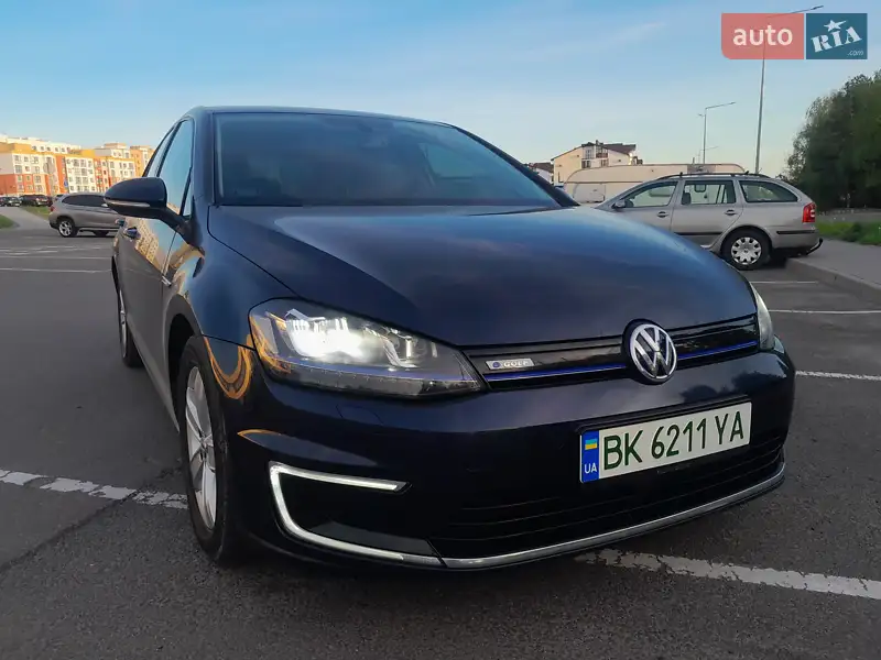 Хэтчбек Volkswagen e-Golf 2016 в 