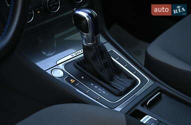 Хэтчбек Volkswagen e-Golf 2015 в 