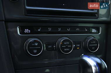 Хэтчбек Volkswagen e-Golf 2015 в 