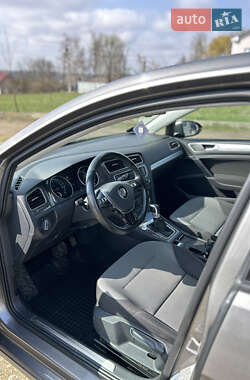 Хэтчбек Volkswagen e-Golf 2014 в 