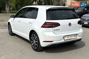 Хэтчбек Volkswagen e-Golf 2020 в 