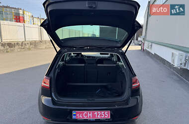 Хетчбек Volkswagen e-Golf 2016 в 