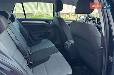 Хетчбек Volkswagen e-Golf 2016 в 