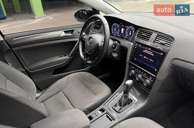 Хетчбек Volkswagen e-Golf 2020 в 