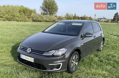 Хэтчбек Volkswagen e-Golf 2019 в 
