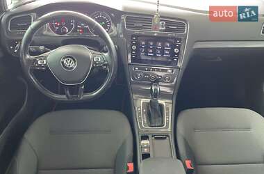 Хэтчбек Volkswagen e-Golf 2019 в 