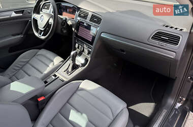 Хэтчбек Volkswagen e-Golf 2020 в 
