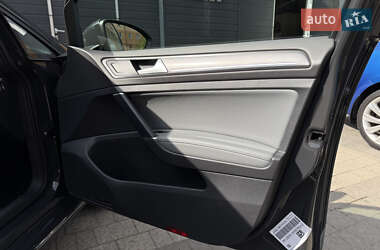 Хэтчбек Volkswagen e-Golf 2020 в 