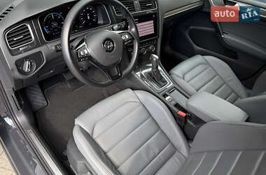 Хэтчбек Volkswagen e-Golf 2020 в 