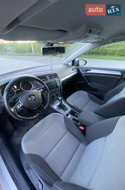 Хэтчбек Volkswagen e-Golf 2015 в 