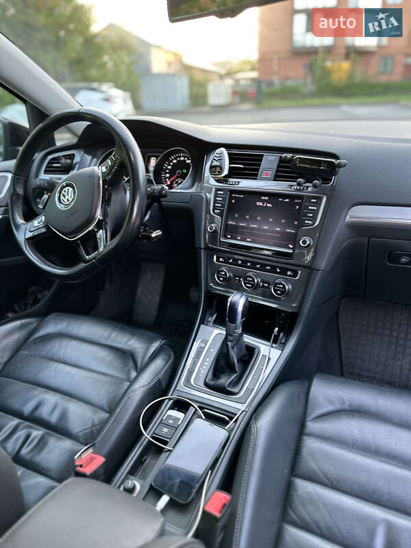 Хэтчбек Volkswagen e-Golf 2014 в Каменец-Подольском