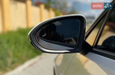 Хетчбек Volkswagen e-Golf 2020 в 