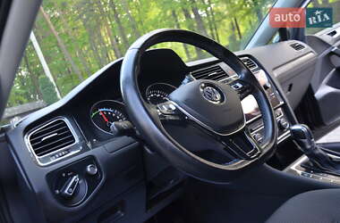 Хетчбек Volkswagen e-Golf 2020 в 