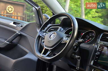 Хетчбек Volkswagen e-Golf 2020 в 