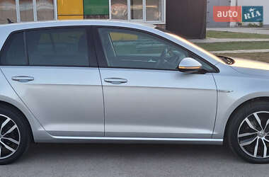 Хэтчбек Volkswagen e-Golf 2020 в 