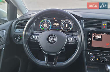 Хэтчбек Volkswagen e-Golf 2020 в 