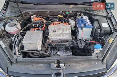 Хэтчбек Volkswagen e-Golf 2020 в 
