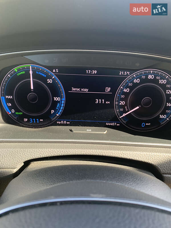 Хэтчбек Volkswagen e-Golf 2020 в Хмельницком