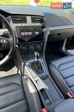 Хетчбек Volkswagen e-Golf 2018 в 
