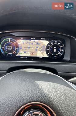 Хетчбек Volkswagen e-Golf 2018 в 