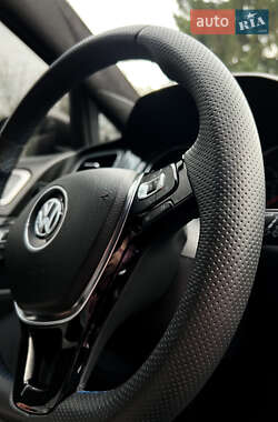 Хэтчбек Volkswagen e-Golf 2015 в 