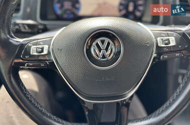 Хетчбек Volkswagen e-Golf 2018 в 