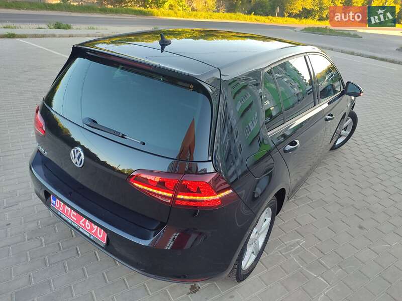 Хэтчбек Volkswagen e-Golf 2015 в 