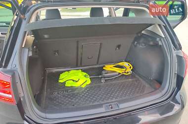 Хэтчбек Volkswagen e-Golf 2015 в 