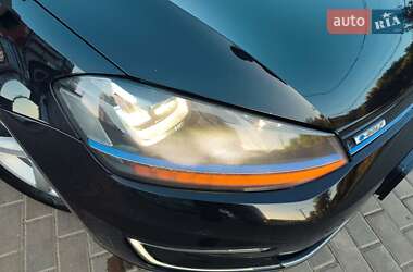 Хэтчбек Volkswagen e-Golf 2015 в 