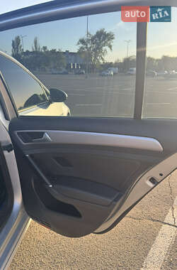 Хэтчбек Volkswagen e-Golf 2014 в 