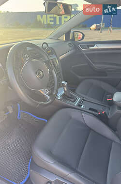 Хэтчбек Volkswagen e-Golf 2014 в 