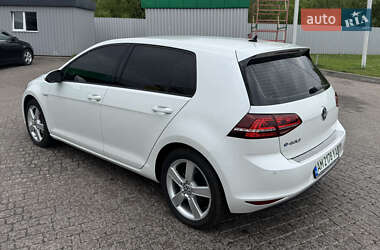 Хетчбек Volkswagen e-Golf 2015 в 