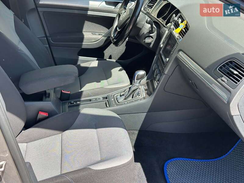 Хэтчбек Volkswagen e-Golf 2015 в Одессе фото 10 Хэтчбек Volkswagen e-Golf 2015 в Одессе