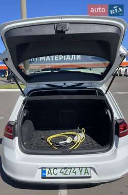 Хетчбек Volkswagen e-Golf 2016 в 