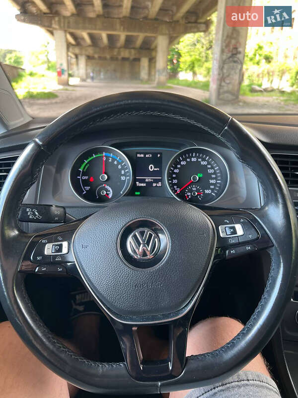 Хетчбек Volkswagen e-Golf 2016 в Мукачевому