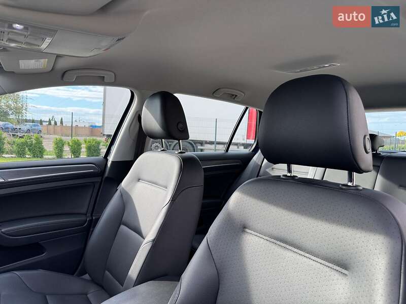 Хетчбек Volkswagen e-Golf 2017 в Луцьку