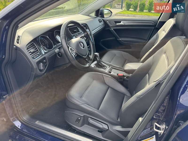 Хетчбек Volkswagen e-Golf 2017 в Луцьку