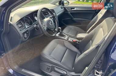 Хетчбек Volkswagen e-Golf 2017 в 