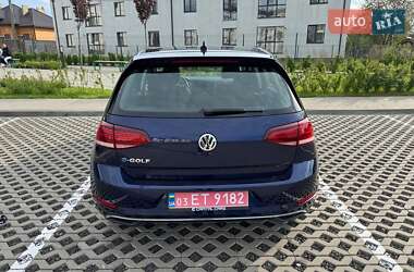 Хетчбек Volkswagen e-Golf 2017 в 