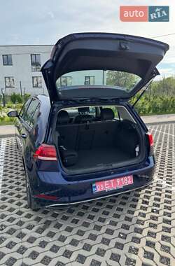 Хетчбек Volkswagen e-Golf 2017 в 