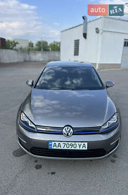 Хэтчбек Volkswagen e-Golf 2015 в 