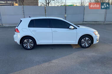 Хетчбек Volkswagen e-Golf 2016 в 